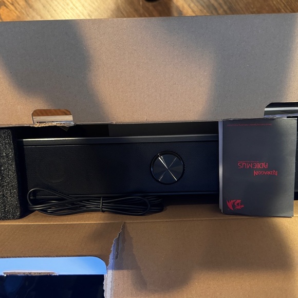 Red Dragon Adiemus Desktop Soundbar - Picture 6 of 7